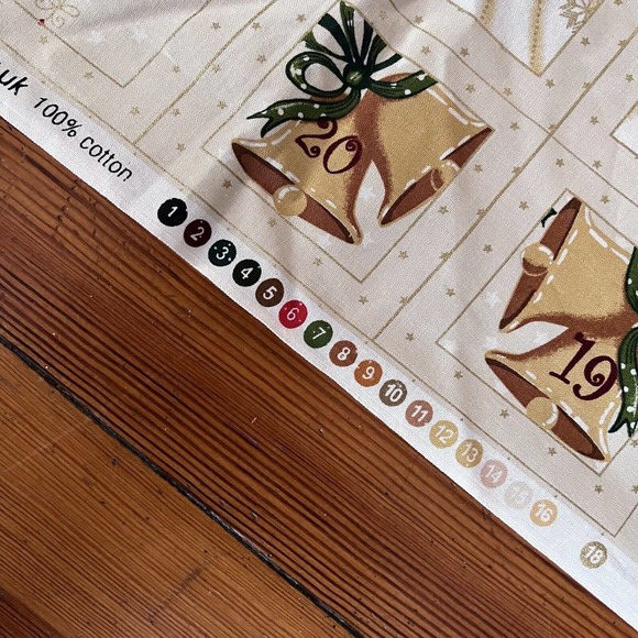 Henley Studio Makower UK Metallic Christmas Angel Advent Calendar Fabric Panel - Picture 4 of 9